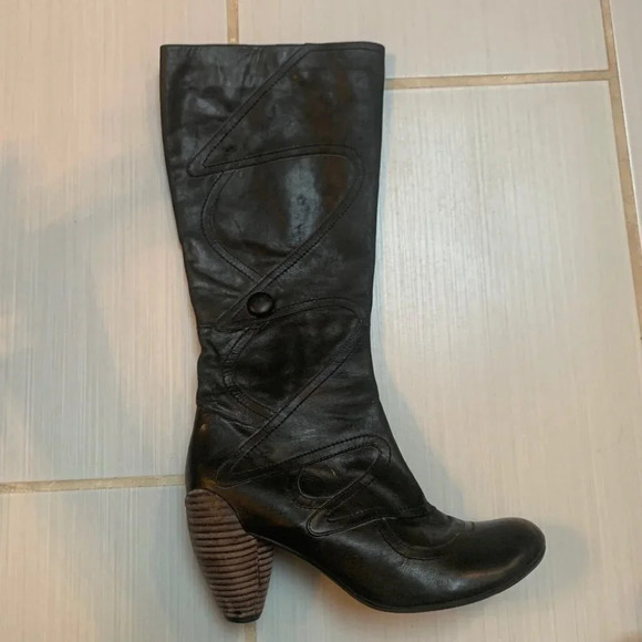 Jump For The People Born Tall Boots Button Detail 8 - Picture 13 of 13